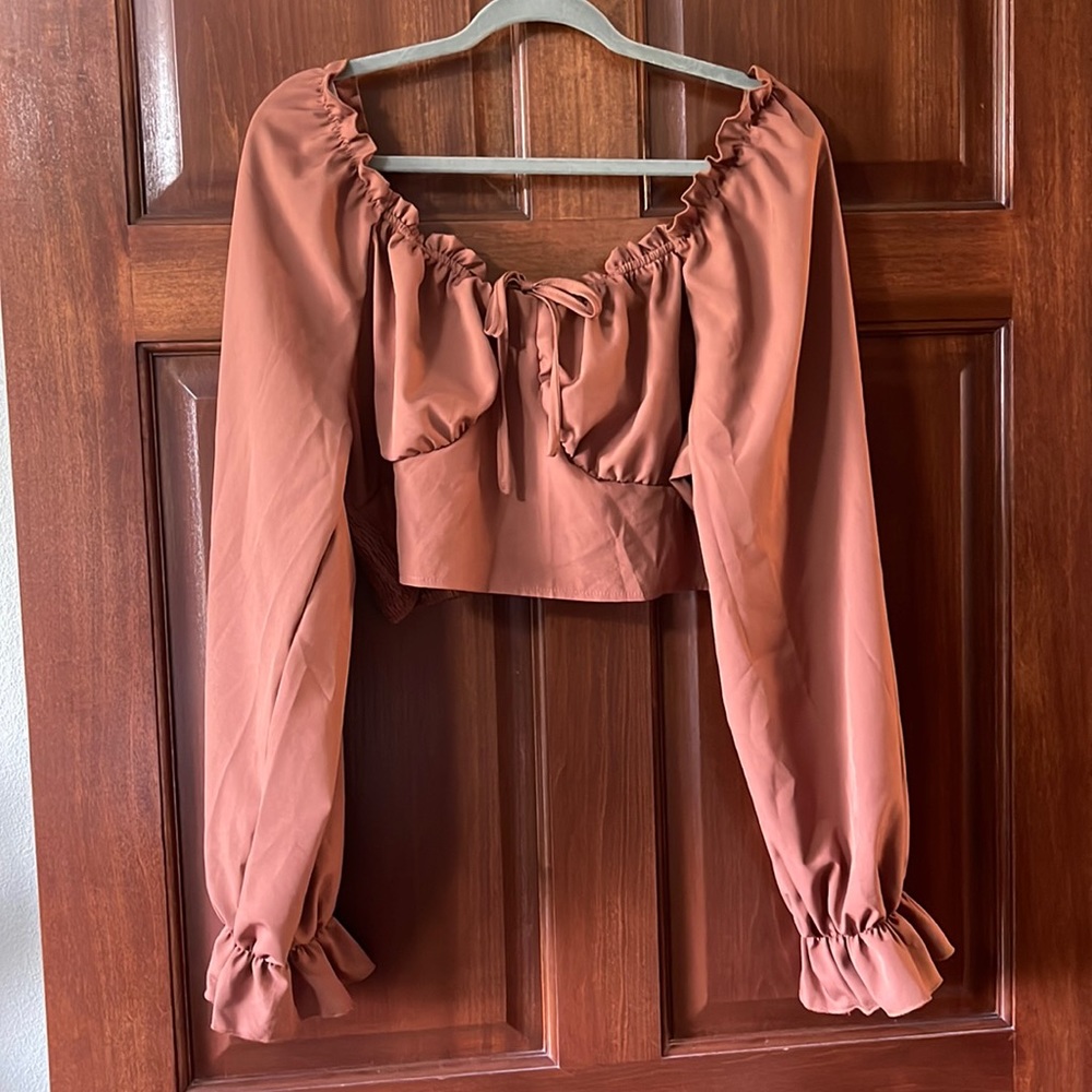 Peasant crop top